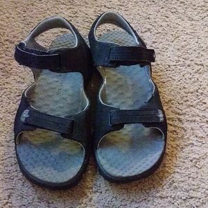 Black columbia sandles